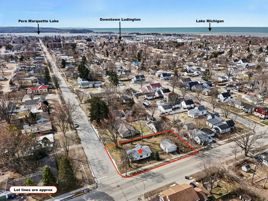 306 E Tinkham Avenue, Ludington, MI 49431 - #3