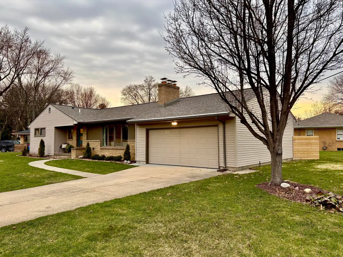 2135 Apple Avenue Nw, Grand Rapids, MI 49504 - #1