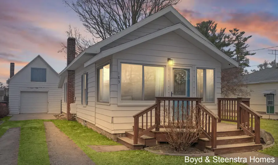 183 3rd Street Ne, Cedar Springs, MI 49319 - #2