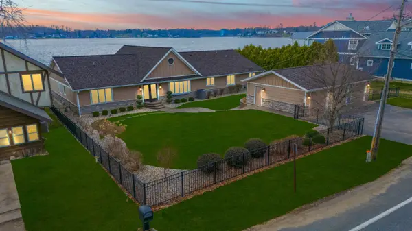 5363 Paw Paw Lake Road, Coloma, MI 49038