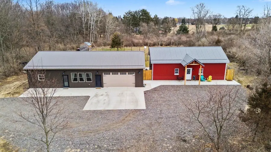 419 S Juniper Street Ne, Edmore, MI 48829 - #3