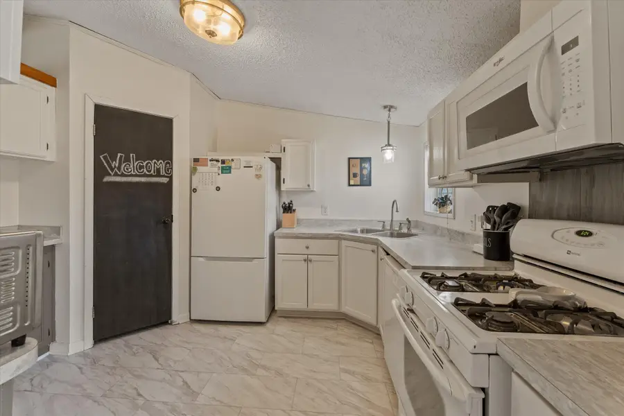 21864 Mccain Lane, Edwardsburg, MI 49112 - #2