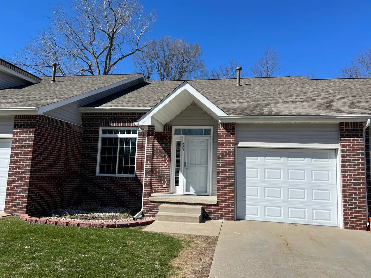 1207 E Oak Drive, Fenton, MI 48430 - #1