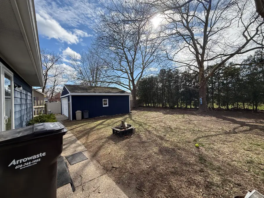 3305 Burlingame Avenue Sw, Wyoming, MI 49519 - #3