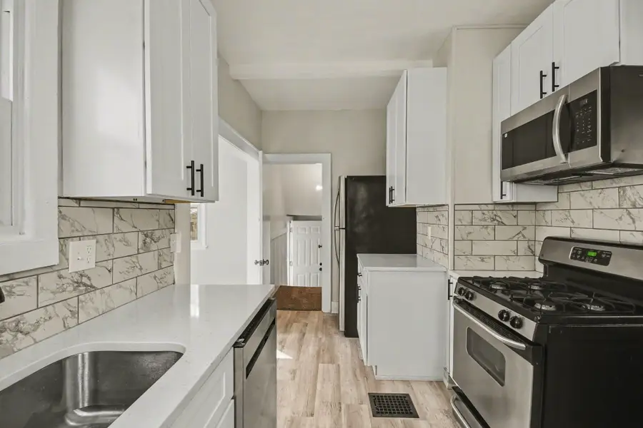 4 Elmwood Street Nw, Grand Rapids, MI 49505 - #2