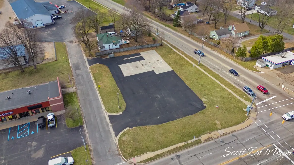 100 W Marks Street, Greenville, MI 48838 - #1