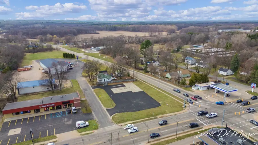 100 W Marks Street, Greenville, MI 48838 - #3