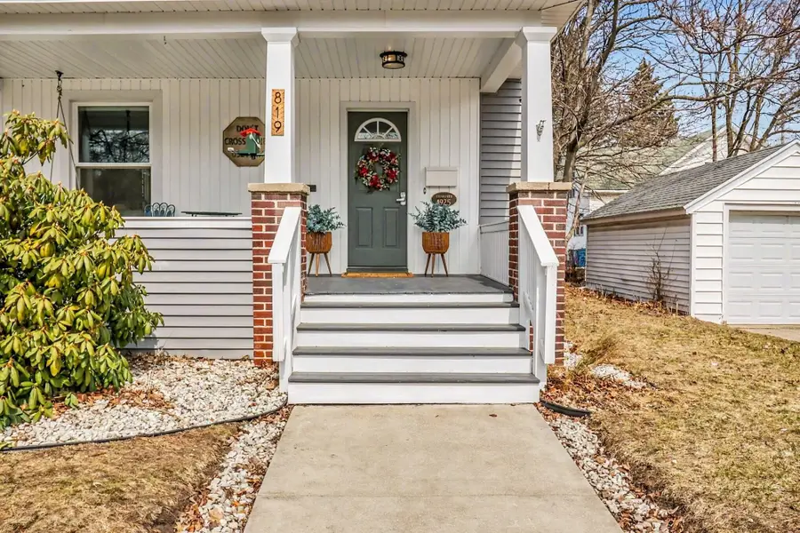 819 E Loomis Street, Ludington, MI 49431 - #3