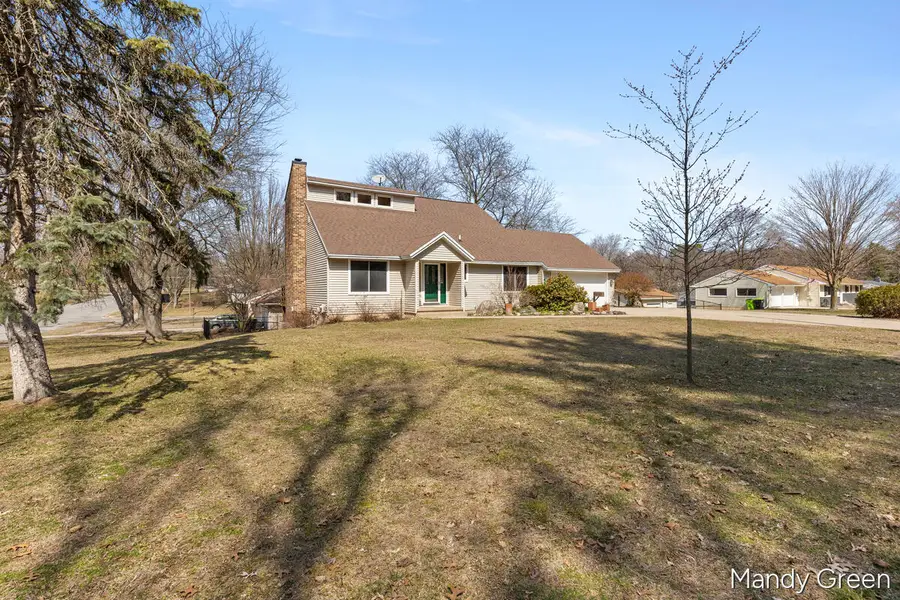 810 W South Street, Greenville, MI 48838 - #2