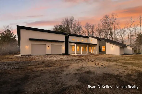 8411 Peninsula Drive W, Stanwood, MI 49346