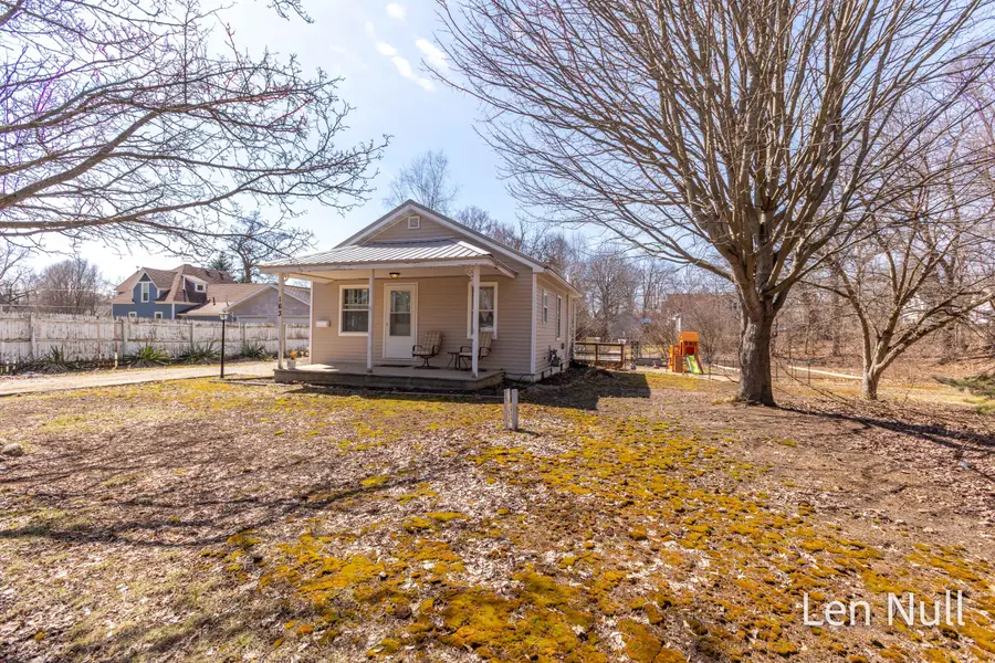 163 S York Street, Belding, MI 48809 - #3