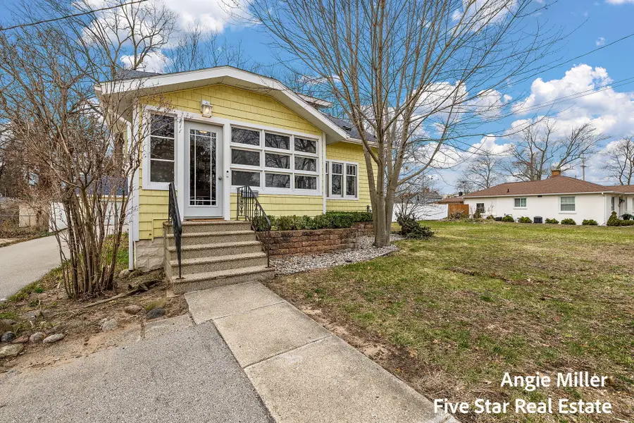 211 Williams Street, Spring Lake, MI 49456 - #3