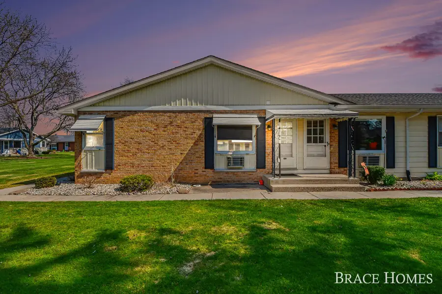 647 Blue Ash Drive Se, Grand Rapids, MI 49548 - #2