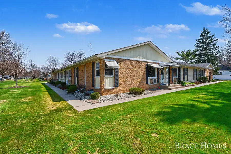 647 Blue Ash Drive Se, Grand Rapids, MI 49548 - #3