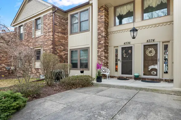 4376 Knightsbridge Lane, West Bloomfield, MI 48323