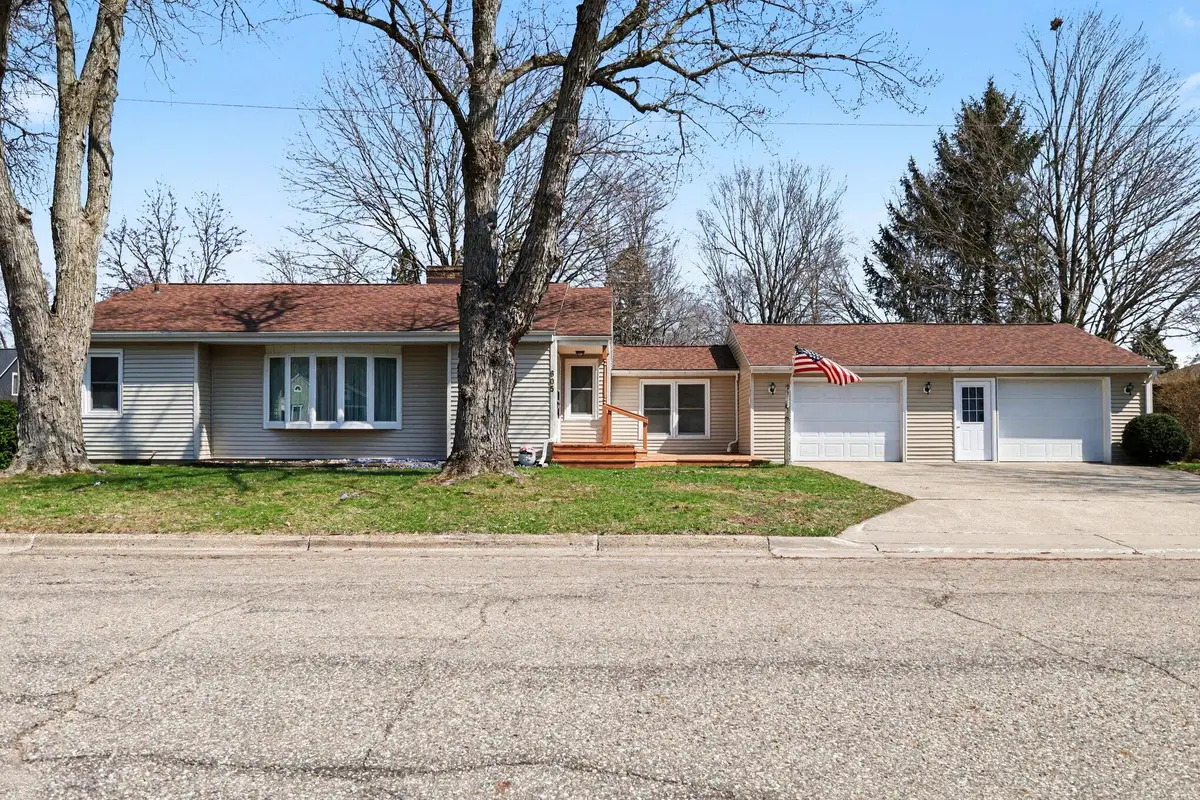 605 S Anderson Street, Plainwell, MI 49080 - #1