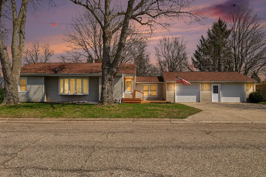 605 S Anderson Street, Plainwell, MI 49080 - #2