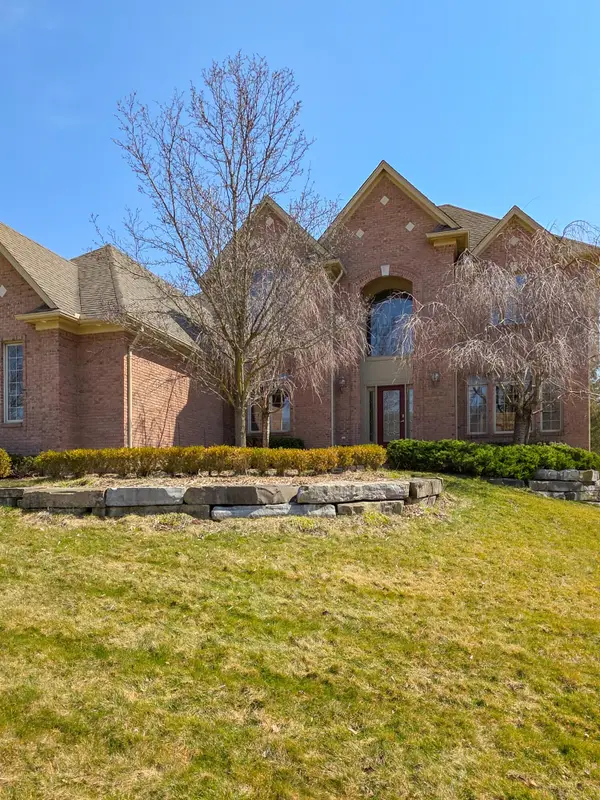 1053 Autumnview Court, Rochester, MI 48307