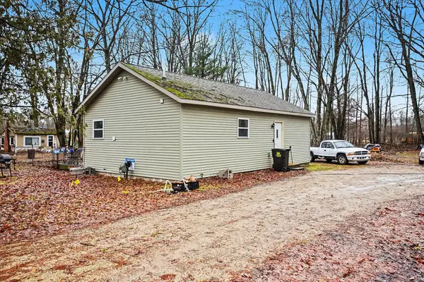 1147 S Bingham Avenue, White Cloud, MI 49349