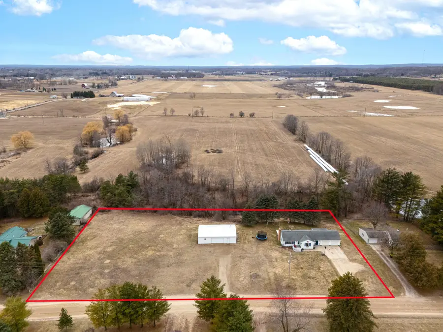 6740 S Eberhart Avenue, Clare, MI 48617 - #2