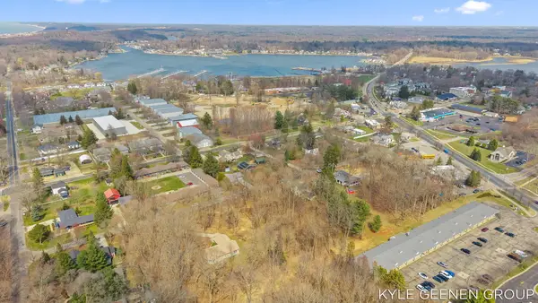 387 & 389 W Fremont Street, Douglas, MI 49406