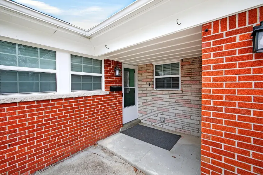 23245 Tuck Road, Farmington Hills, MI 48336 - #2