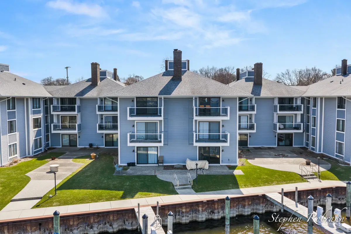 400 Lakeview Court #19C, Spring Lake, MI 49456 - #1