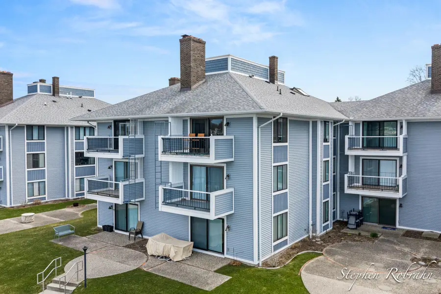 400 Lakeview Court #19C, Spring Lake, MI 49456 - #3