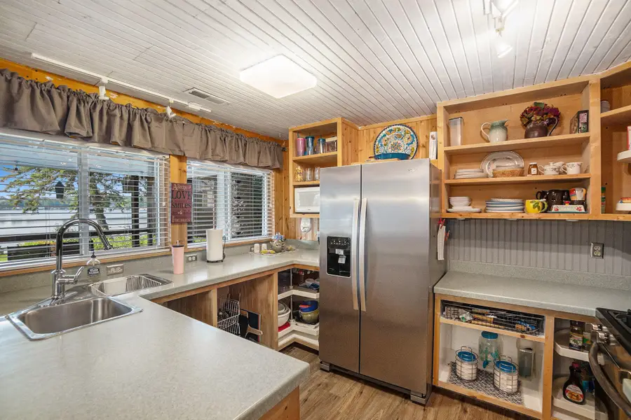 11422 Lakeshore Drive, Lakeview, MI 48850 - #3