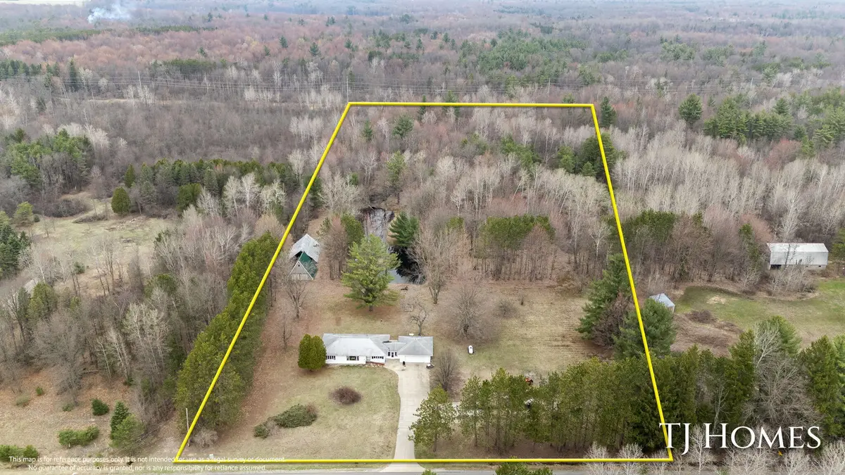 5818 E Sternberg Road, Fruitport, MI 49415 - #1