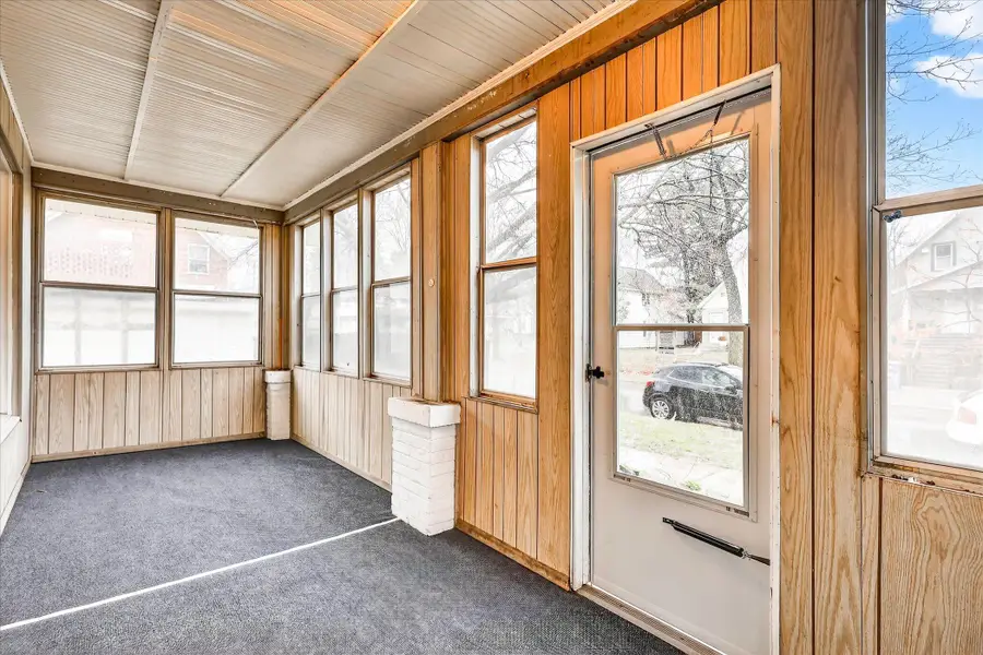 947 Crescent Street Ne, Grand Rapids, MI 49503 - #3