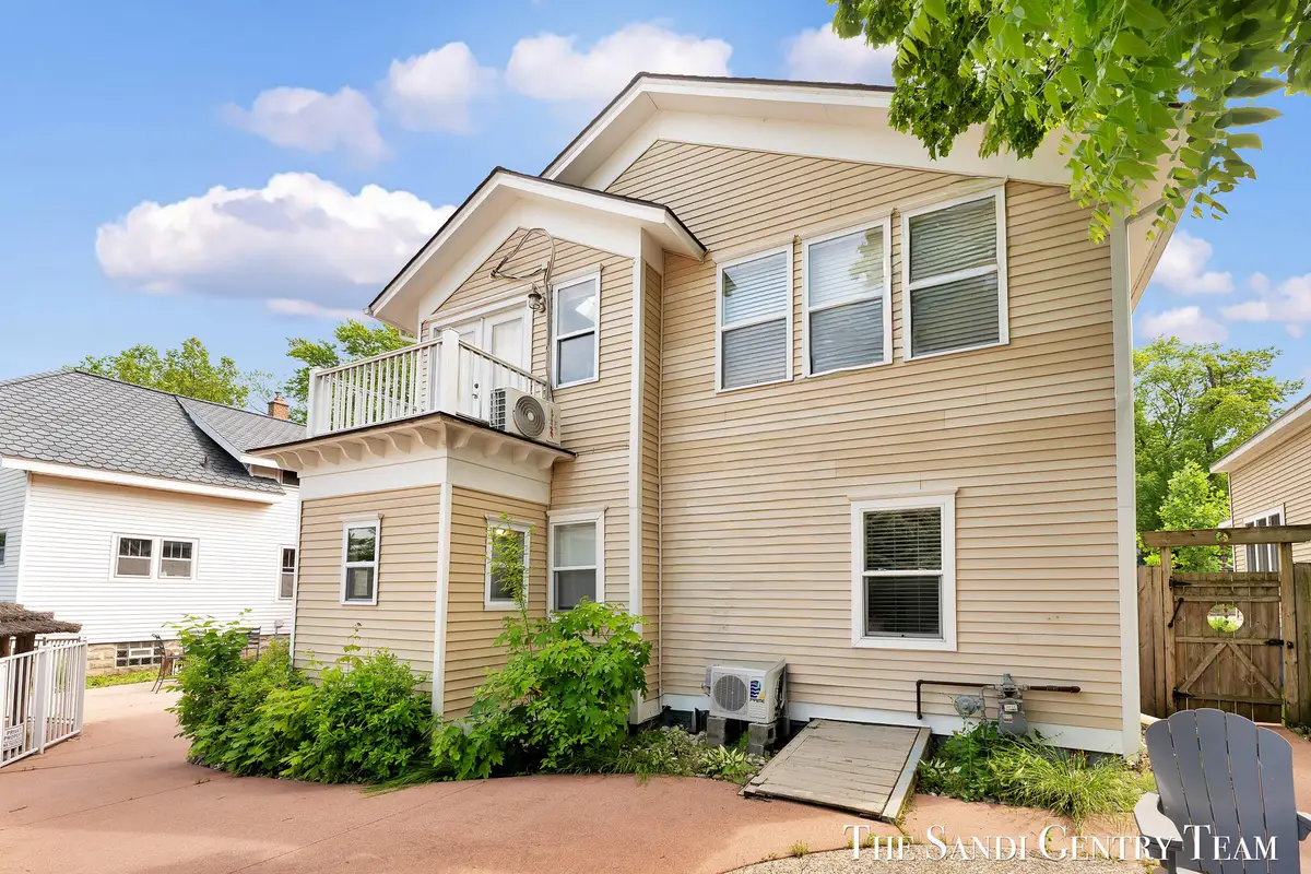 209 Clinton Avenue, Grand Haven, MI 49417 - #1
