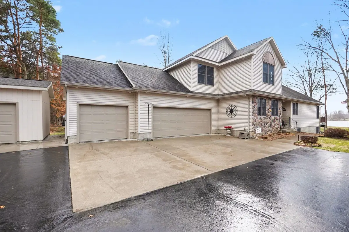 10085 Holly Lane, Canadian Lakes, MI 49346 - #1