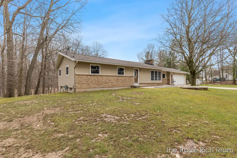 6640 Pine Island Drive Ne, Comstock Park, MI 49321 - #2