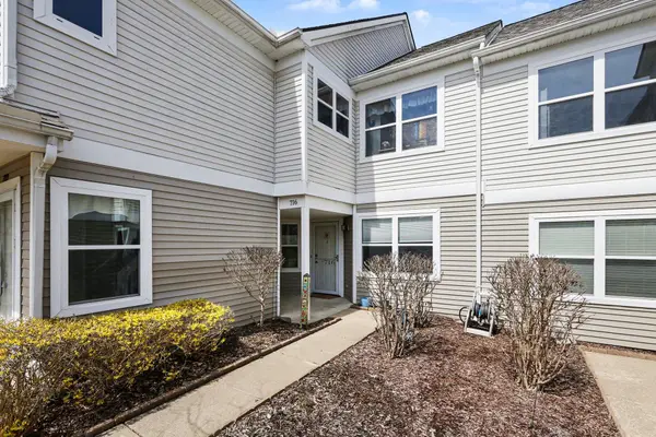 716 Cobblestone Way, Chelsea, MI 48118