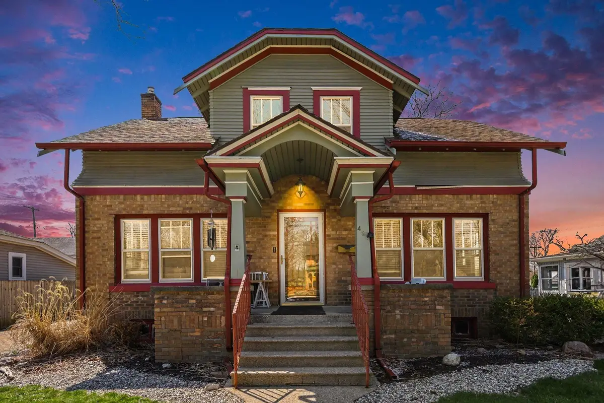 421 E Clinton Street, Howell, MI 48843 - #1