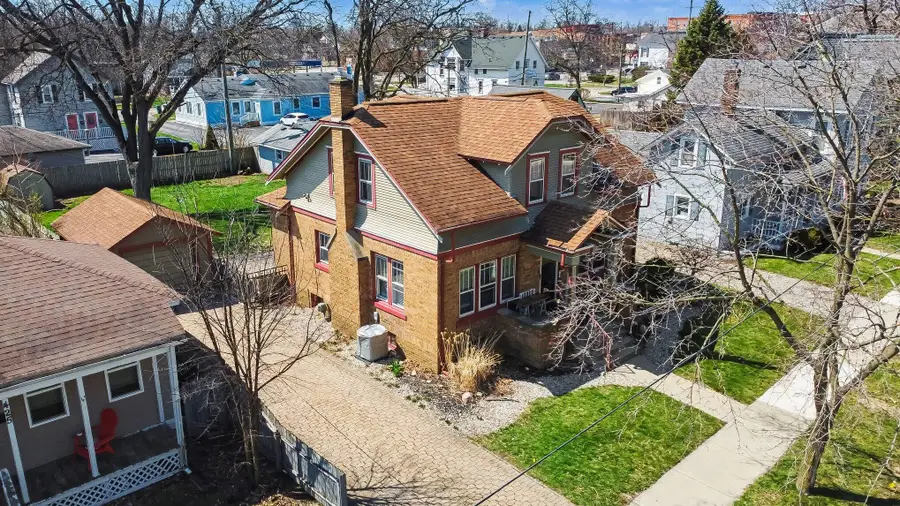 421 E Clinton Street, Howell, MI 48843 - #3