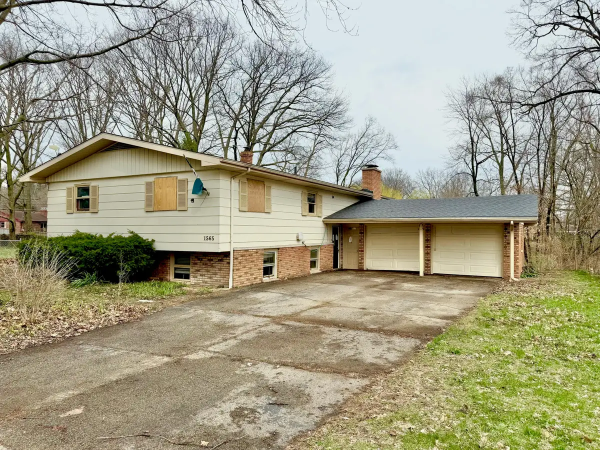 1565 N Teakwood Drive, Stevensville, MI 49127 - #1