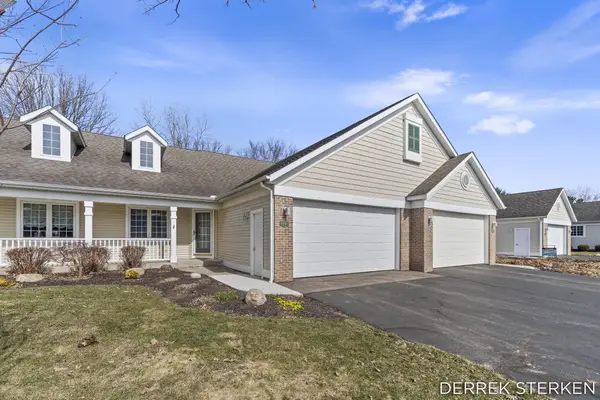 8955 N Clearwater Drive, Zeeland, MI 49464