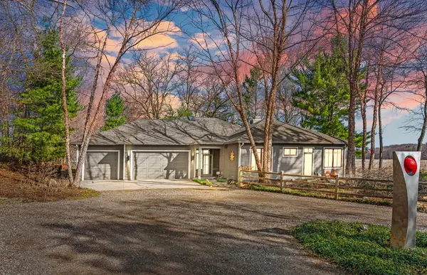 6403 Riverside Road, Fennville, MI 49408