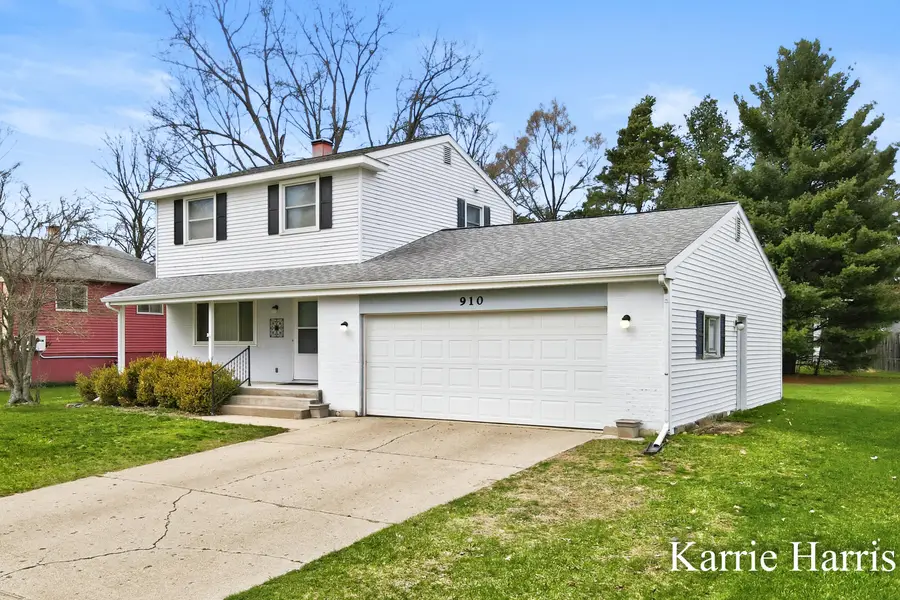 910 E Evergreen Street, Greenville, MI 48838 - #3