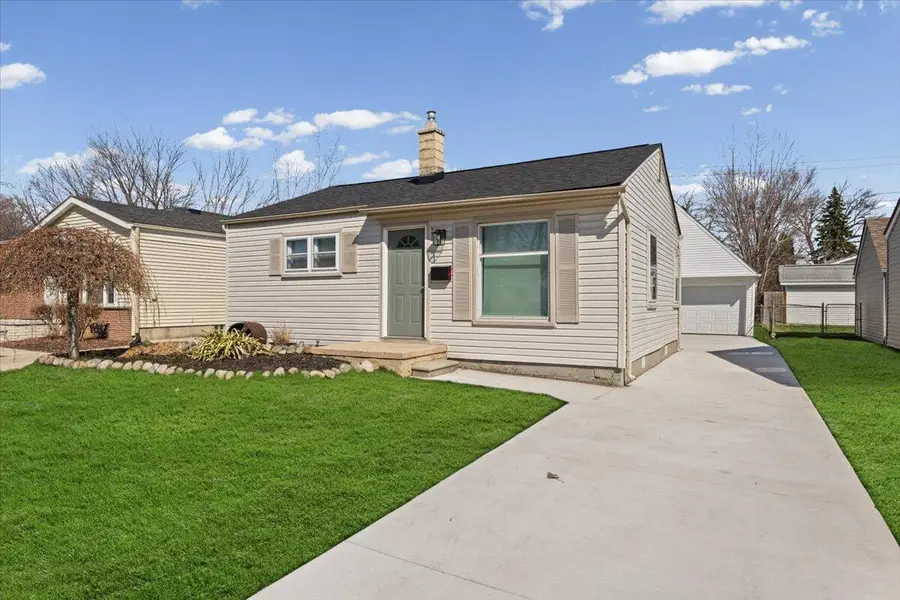 647 E Brockton Avenue, Madison Heights, MI 48071 - #3