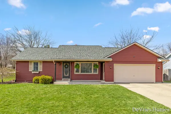7343 Sandelwood Avenue, Jenison, MI 49428