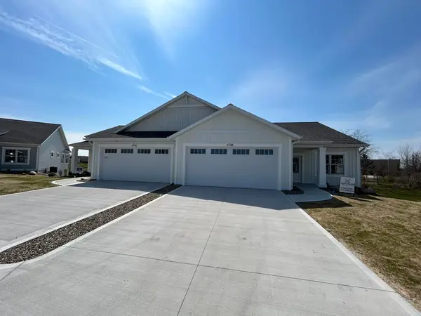 6748 Vriesland Crossing #20, Zeeland, MI 49464