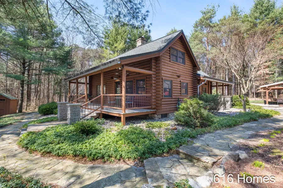 8915 Jewell Avenue Ne, Comstock Park, MI 49321 - #2