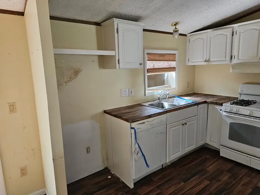 54565 Adams Avenue, Eau Claire, MI 49111 - #2