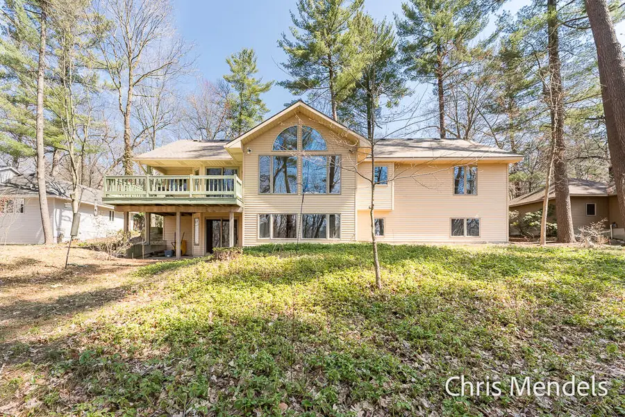 3140 Riverwoods Drive Ne, Rockford, MI 49341 - #3