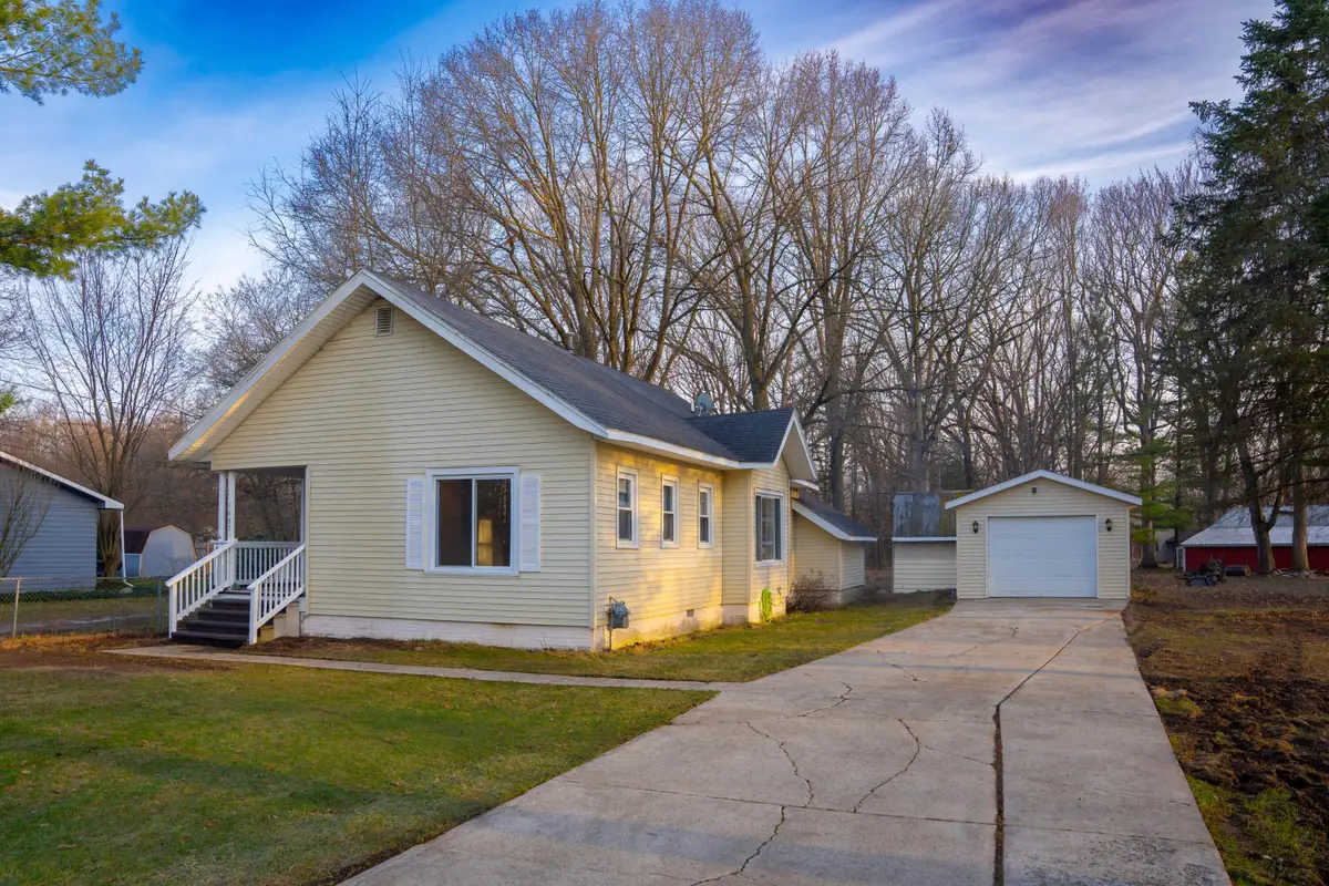 1407 Kenwood Avenue, Belding, MI 48809 - #1