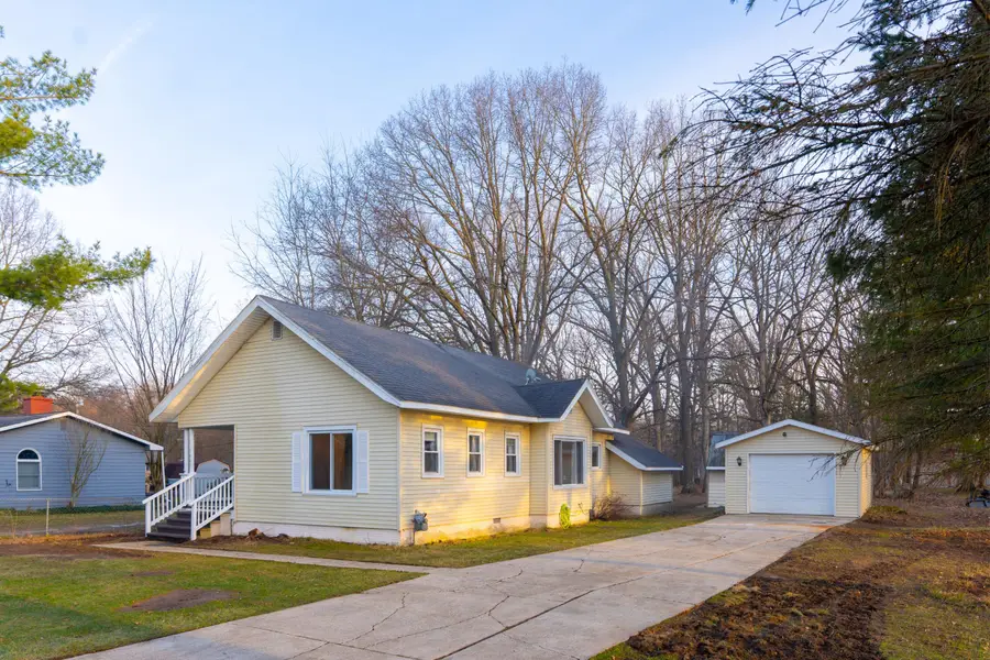 1407 Kenwood Avenue, Belding, MI 48809 - #2