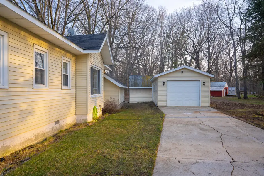 1407 Kenwood Avenue, Belding, MI 48809 - #3